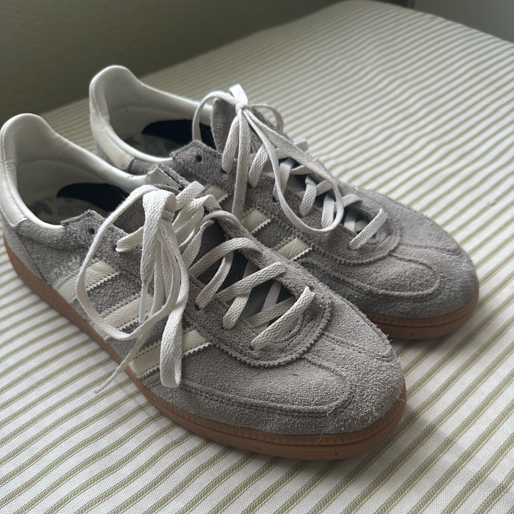 Adidas Handball Spezial Low Women’s shoes grey size 9.